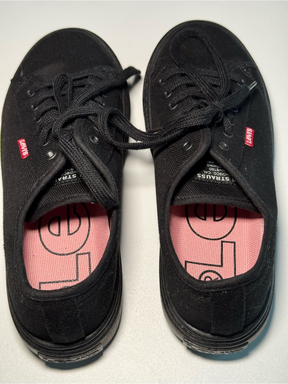 Levi's Black Canvas Lace-Up Sneakers  Heel Accent size    US 8